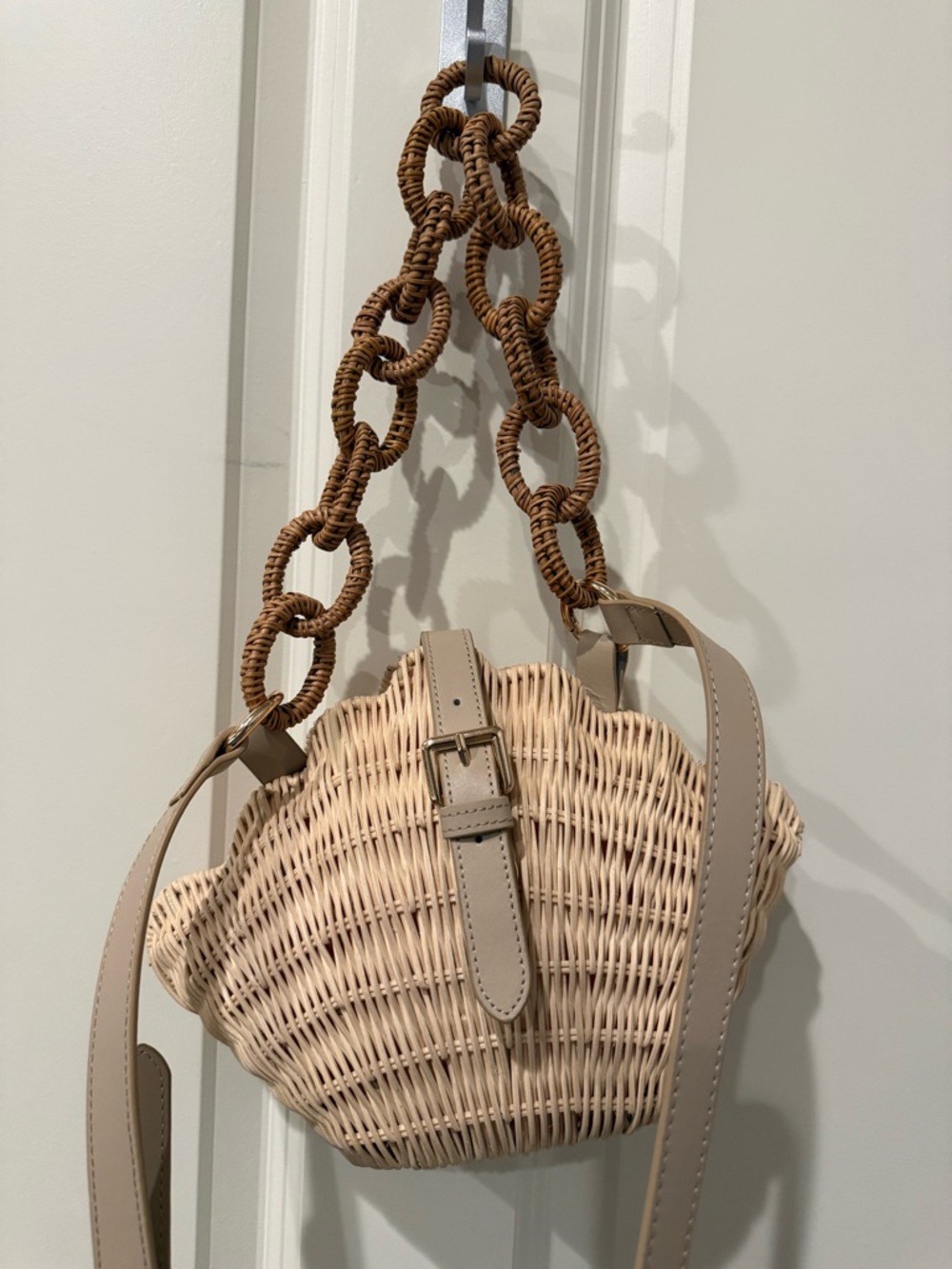 Vineyard Vines Woven Shell-Shape Handbag, like new. - Picture 5 of 7